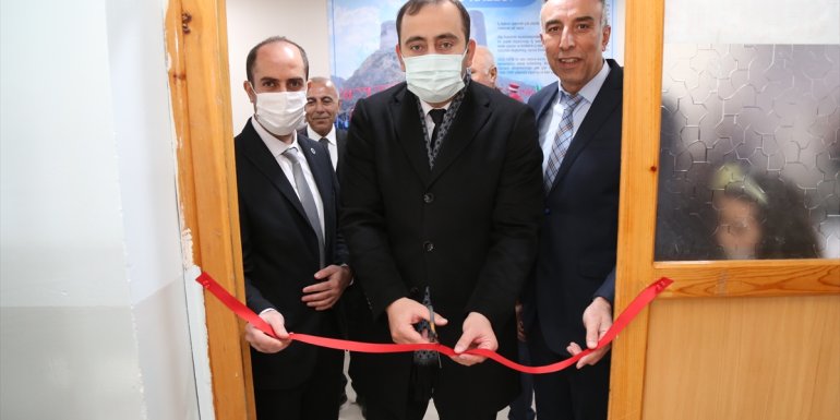 Oltu'da ilkokul öğrencileri "15 Temmuz" temalı resim sergisi açtı