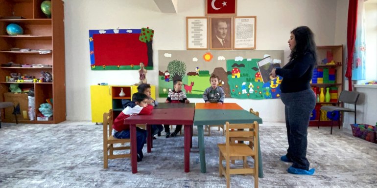 Serebral Palsi hastası öğretmen "minik yürekler" için engel tanımıyor