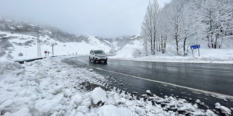 Tunceli'nin Pülümür ilçesinde kar kalınlığı 15 santimetreye ulaştı