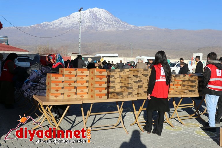 kıyafetlerle Türk Kızılay sevindirdi Ağrı