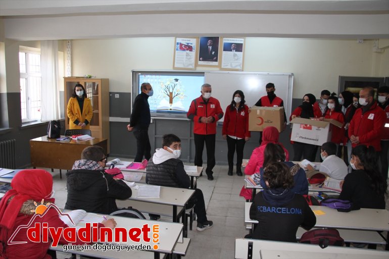Türk Kızılay, 'Minik Eller Üşümesin Projesi' ile 10 bin çocuğu ısıtacak