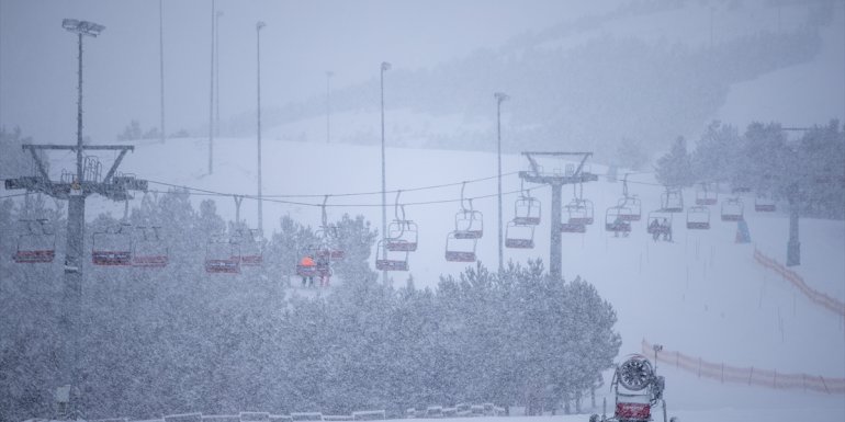 Türkiye'nin gözde kış turizm merkezi Palandöken yılbaşına hazır