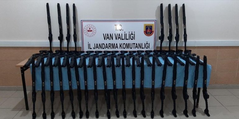 Van'da gümrük kaçağı 46 av tüfeği ele geçirildi