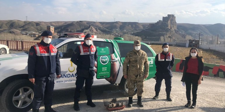 Van'da bir araçta 2 kınalı keklik ele geçirildi