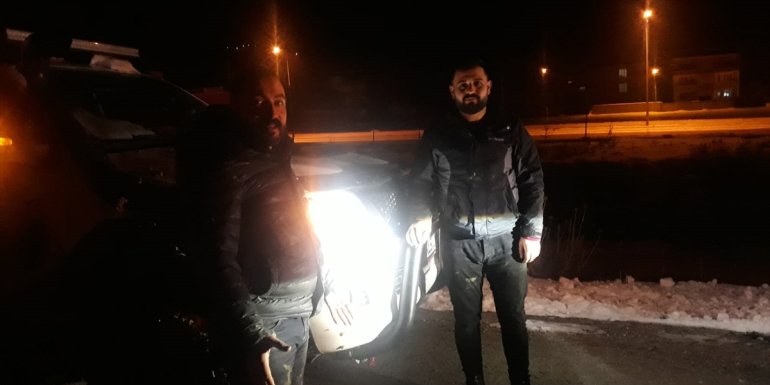 Van'da kar nedeniyle dağlık bölgede mahsur kalan avcılar kurtarıldı