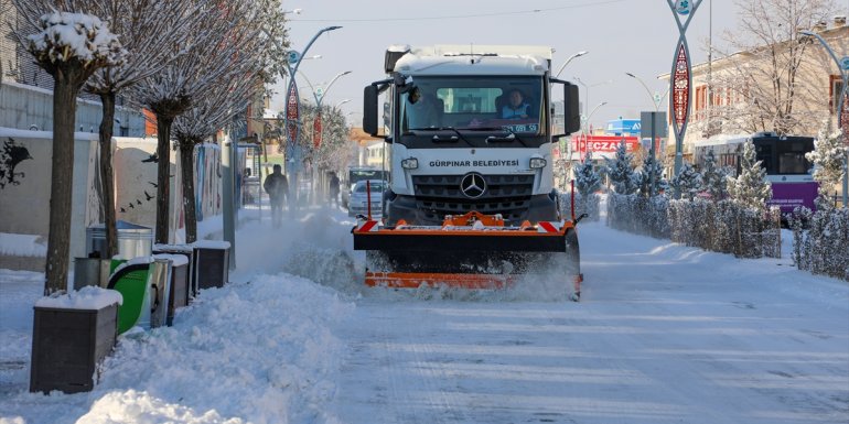 Van'da karla mücadele çalışmaları