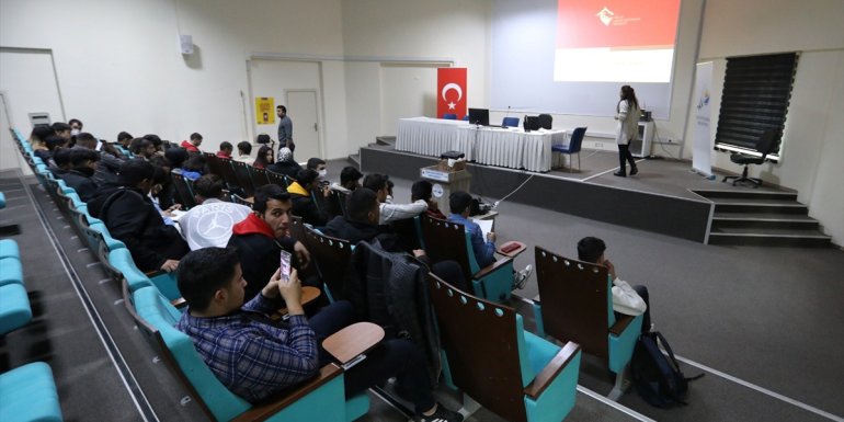 Van'da öğrencilere yönelik erken yaşta zorla evlilik" konulu seminer
