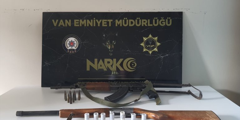 Van'da yakalanan uyuşturucuyla ilgili 4 şüpheli tutuklandı