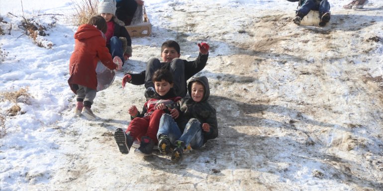 Van, Muş, Bitlis ve Hakkari'de 144 yerleşim birimine ulaşım sağlanamıyor
