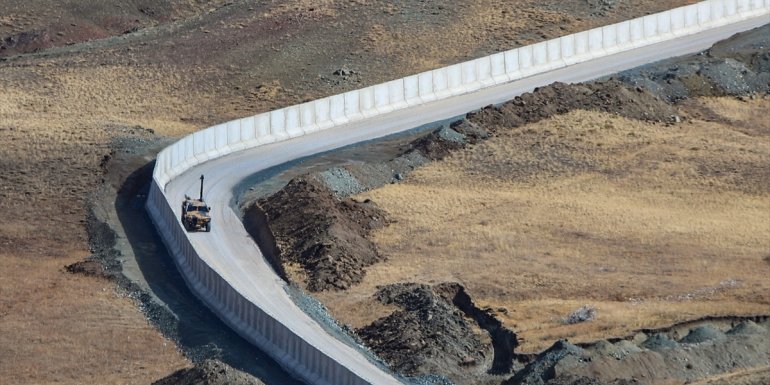 Van-İran sınırında bir yılda 120 bini aşkın düzensiz göçmenin ülkeye girişi engellendi