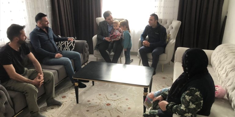 Yedisu Kaymakamı Kaya şehit ailelerine ziyaret etti 1