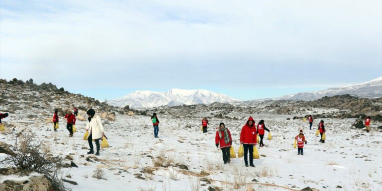 Ağrı'da yaban hayvanları unutulmadı