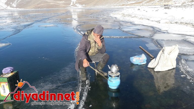 saklı AĞRI Gölü tamamen Balık güzelliği - dondu Doğu Anadolu