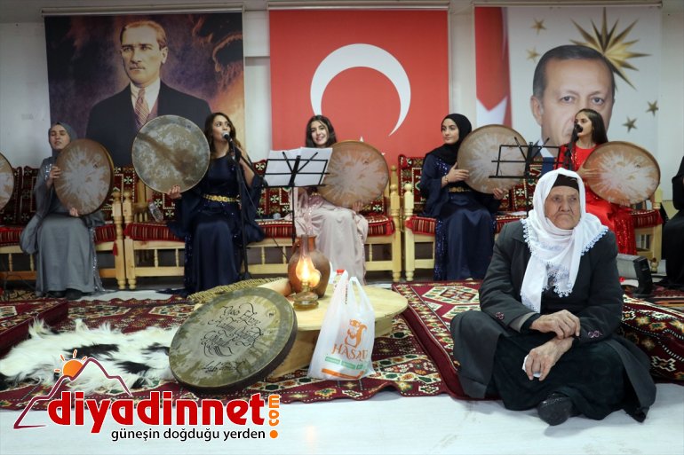 Ev - seslendirildiği ve Türkçe AĞRI kadınları şarkıların Kürtçe konserde eğlendi 1