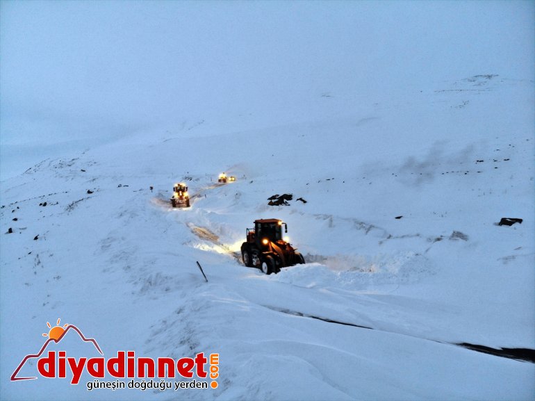 yolda ulaşıma kapanan - çalışmalar sürüyor Kar nedeniyle AĞRI 8