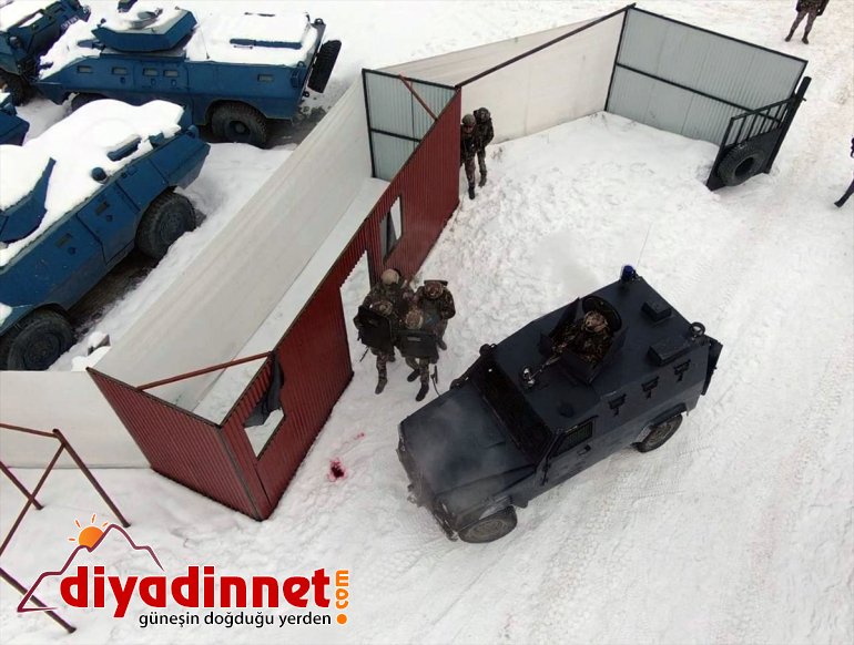 Terörle hazır kar ve dondurucu mücadelenin AĞRI göreve soğukta da kahramanları - 2