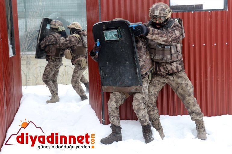 soğukta Terörle da dondurucu mücadelenin - kar hazır ve göreve kahramanları AĞRI 9
