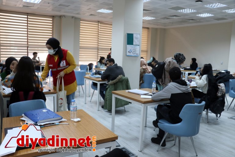 sınava hazırlanan ikramda Kızılay bulundu öğrencilere gönüllüleri Türk AĞRI - 4
