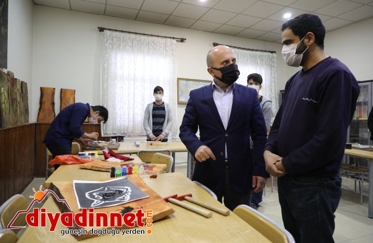 Ağrı Valisi Varol, Ağrı Çocuk Destek Merkezini ziyaret etti1