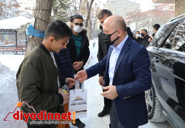 Ağrı Valisi Varol, Ağrı Çocuk Destek Merkezini ziyaret etti3