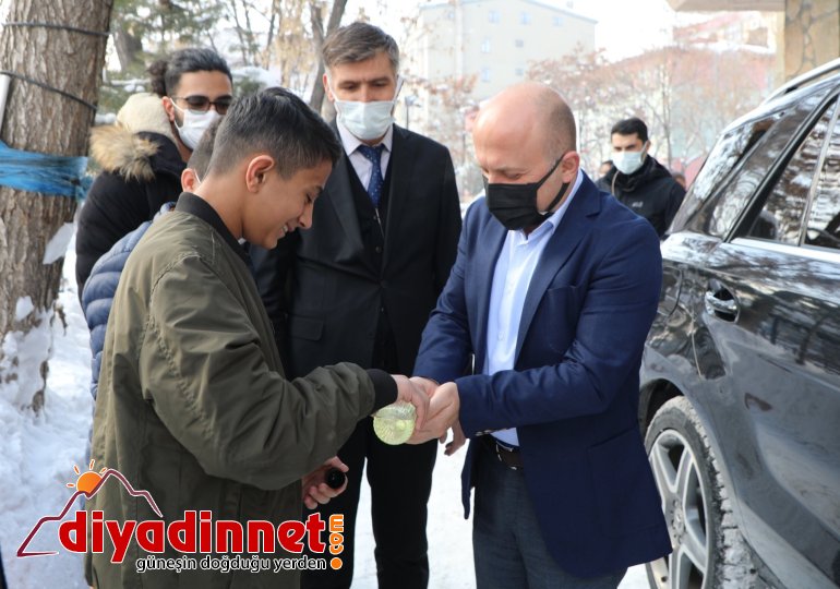 Ağrı Valisi Varol, Ağrı Çocuk Destek Merkezini ziyaret etti4