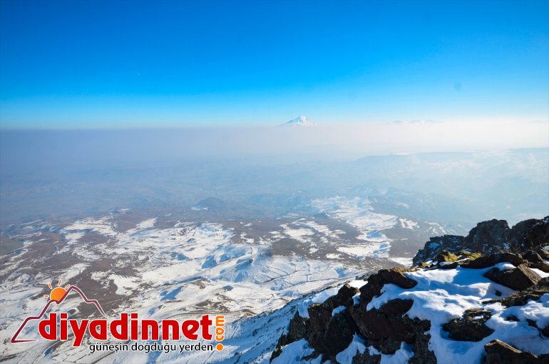 dağlarının ve Aras kaplandı sisle Ağrı çevresi 3