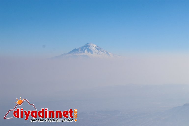 Aras dağlarının Ağrı sisle çevresi ve kaplandı 5