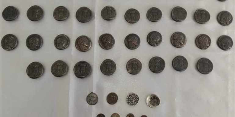 Ardahan'da tarihi eser kaçakçılığı yaptığı iddiasıyla 3 zanlı yakalandı