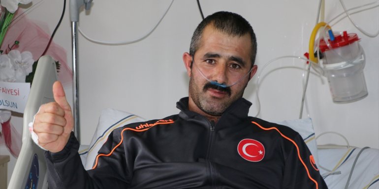 ARTVİN - Esenkaya köyünde çıkan yangında 4 ev kullanılamaz hale geldi1