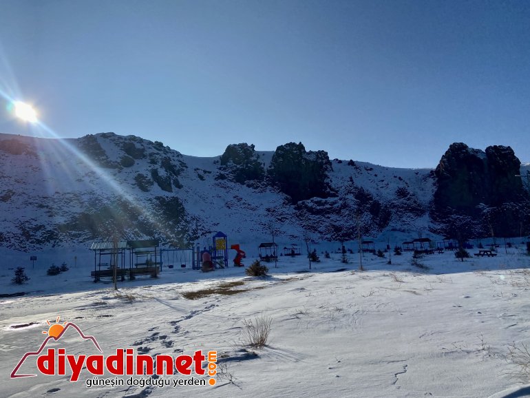 Beyaza bürünen Murat Kanyonu, manzarasıyla görenleri mest ediyor9