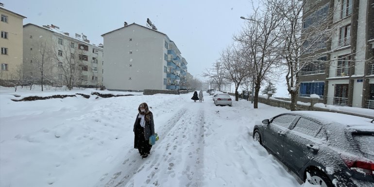 Bingöl, Elazığ ve Şırnak'ta 66 yerleşim yerine kar nedeniyle ulaşım sağlanamıyor