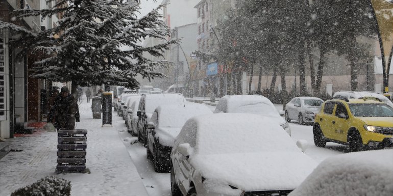 Bingöl'de kar nedeniyle eğitim 1 gün ara verildi