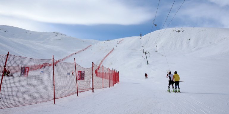 Bitlis'te "BETAV 2. Kar Şenliği" düzenlendi