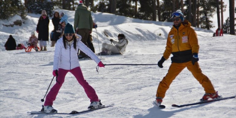 Cıbıltepe Kayak Merkezi'nde yarıyıl tatili yoğunluğu