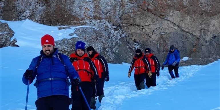 Dağcılar, Sarıkamış Şehitleri anısına Van'da 3 bin 200 rakamlı dağa tırmandı