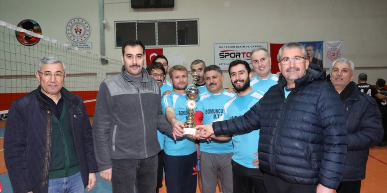 Darende'de kurumlar arası voleybol turnuvası sona erdi