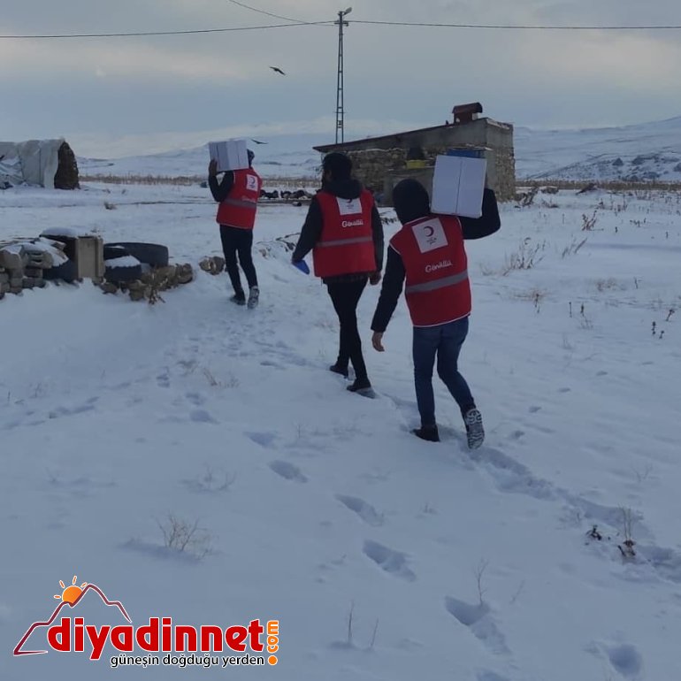 Diyadin Türk Kızılay şubesi 314 aileye gıda ve kıyafet yardımı yaptı2