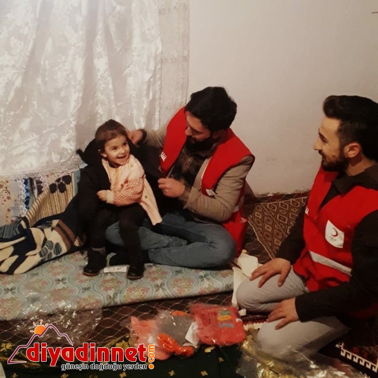 Diyadin Türk Kızılay şubesi 314 aileye gıda ve kıyafet yardımı yaptı3