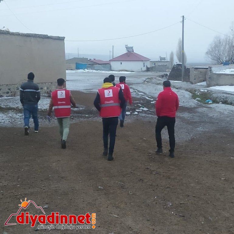 Diyadin Türk Kızılay şubesi 314 aileye gıda ve kıyafet yardımı yaptı4