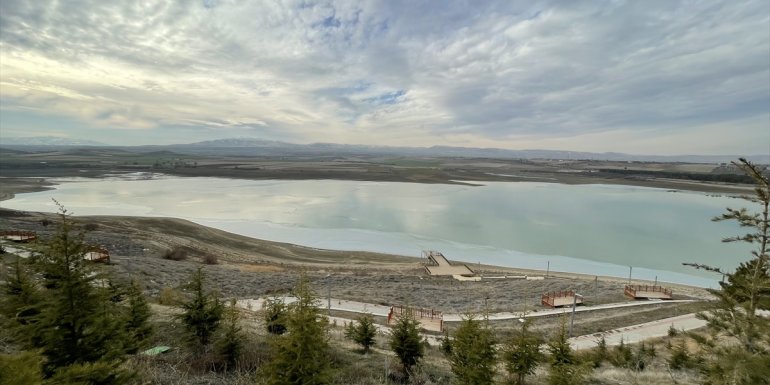 ELAZIĞ - Cip Baraj Gölü kısmen buz tuttu1