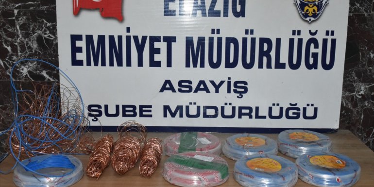 Elazığ'da 2 şüpheli çaldıkları kabloları yaktıkları sırada yakalandı