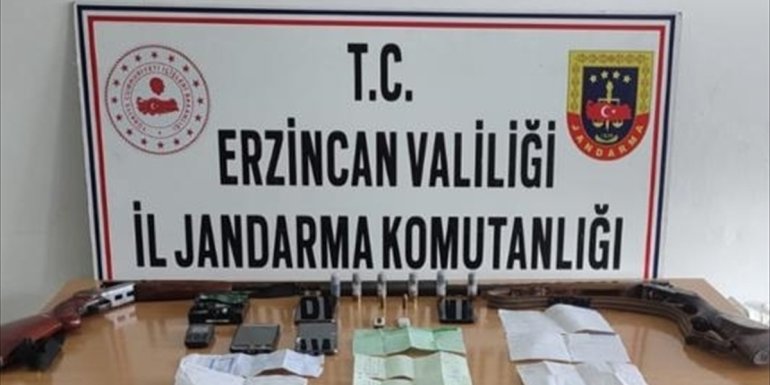 Erzincan'da tefecilik yaptıkları iddiasıyla yakalanan 4 kişiden 2'si tutuklandı
