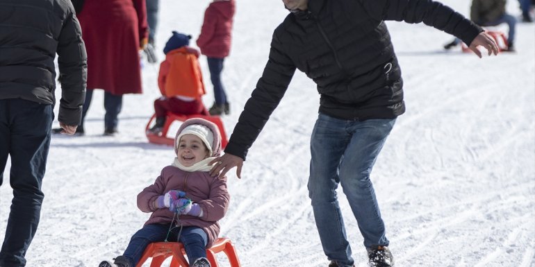 ERZURUM - Palandöken yarıyıl tatili ziyaretçilerini ağırlamaya başladı1