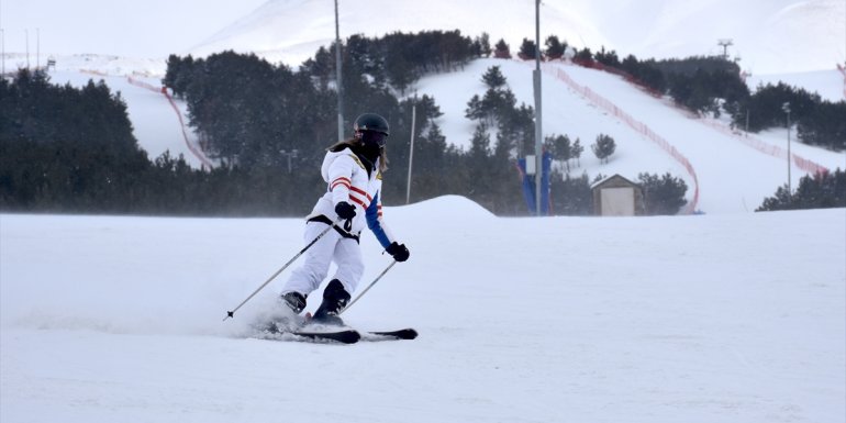 Palandöken'de yarıyıl ve hafta sonu tatili yoğunluğu yaşanıyor