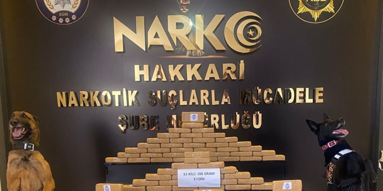 Hakkari'de bir araçta 53 kilo 200 gram eroin ele geçirildi