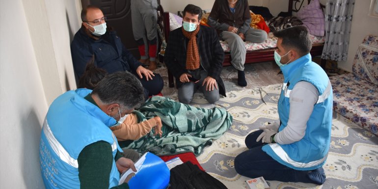 Hakkari'de evde sağlık hizmeti alan hastaların takipleri titizlikle sürdürülüyor