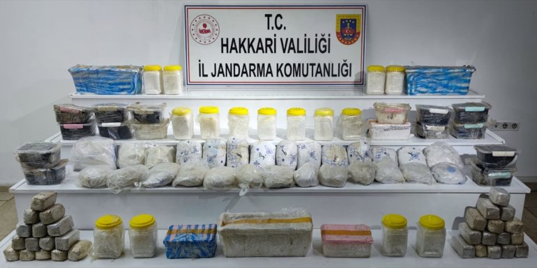 Hakkari kırsalında 97 kilo 500 gram uyuşturucu ele geçirildi