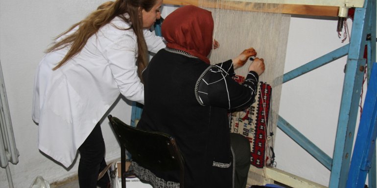 Şemdinli'de "Halı Kilim Dokuma Kursu" açıldı