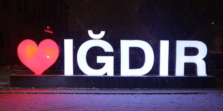 Iğdır'da kar yağışı etkili oluyor