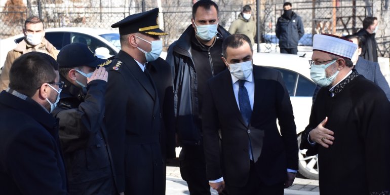 Diyanet İşleri Başkanı Erbaş, Kars'ta gençlik merkezi açılışına katıldı: